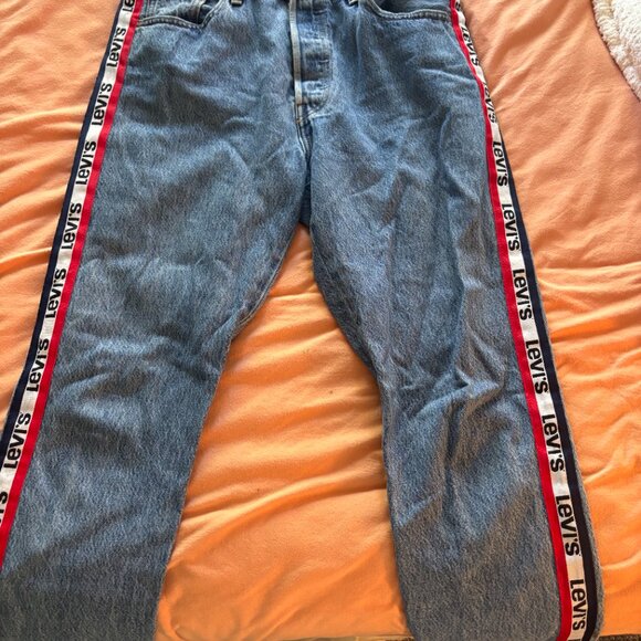 Levi's 501 Logo-Stripe Crop Straight Jeans - Picture 5 of 5